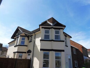 2 bedroom flat for rent in Manor Road South, SOUTHAMPTON, SO19