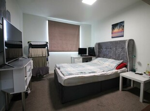 2 bedroom flat for rent in Spring Close Street- Flat 6, East End Park, Leeds, LS9
