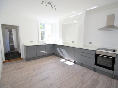 2 bedroom flat for rent in St Davids Road, Southsea, Hampshire, PO5