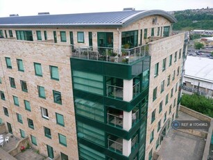 2 bedroom flat for rent in Stone Gate House, Bradford, BD1