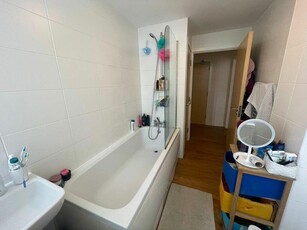 2 bedroom flat for rent in The Parade, Leicester, LE2