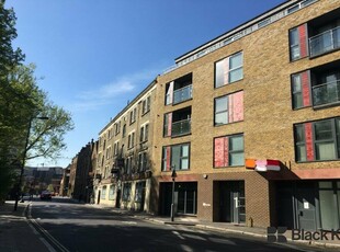 2 bedroom flat for rent in Webber Street, London bridge/Southwark/Borough borders. SE1