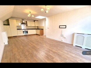 2 bedroom flat for rent in Wells View Drive, Bromley, BR2