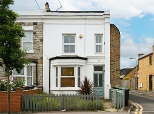 2 bedroom flat for rent in Woodhouse Road, Leytonstone, London, E11