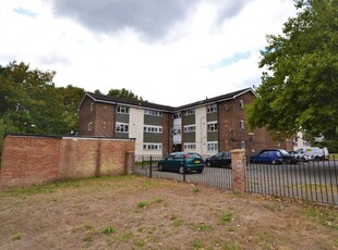2 bedroom flat for rent in Woodland Avenue, Brentwood, Essex, CM13