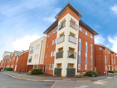 2 bedroom flat for sale in Bowling Green Close, Bletchley, Milton Keynes, MK2