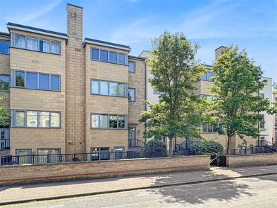 2 bedroom flat for sale in Fitzwilliam Road, Cambridge, CB2