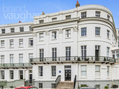 2 bedroom flat for sale in Lewes Crescent, Brighton, East Sussex, BN2
