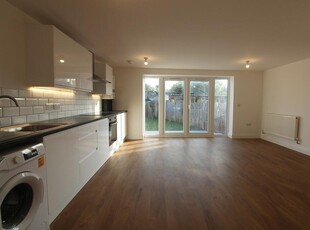 2 bedroom ground floor flat for rent in Duck Lees Lane, Enfield, EN3