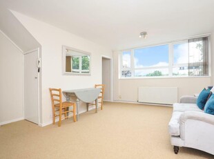 2 bedroom maisonette for rent in Sheendale Road, Richmond, TW9