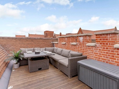 2 bedroom penthouse for sale in Roof Garden Apartment, The Galleries, Brentwood, CM14