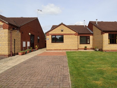 2 bedroom semi-detached bungalow for sale in Meadowlake Close, Lincoln, LN6
