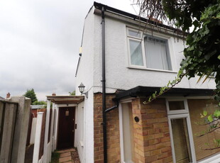 2 bedroom semi-detached house for rent in Central Brentwood, CM14