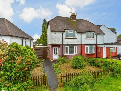 2 bedroom semi-detached house for sale in Lower Road, Maidstone, Kent, ME15