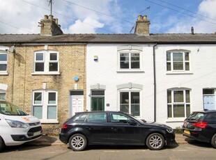 2 bedroom terraced house for rent in Catharine Street, Cambridge, CB1