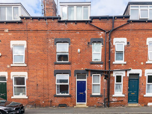 2 bedroom terraced house for rent in Highbury Lane, Meanwood, Leeds, LS6