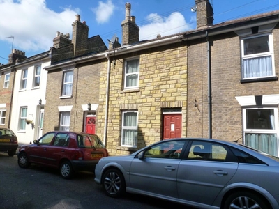 2 bedroom terraced house for rent in Langdon Road Rochester ME1