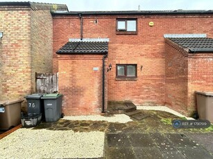 2 bedroom terraced house for rent in Links Way, Luton, LU2