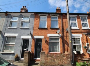 2 bedroom terraced house for rent in North Road Avenue, Brentwood, Essex, CM14