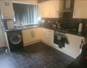 2 bedroom terraced house for rent in Park View Avenue, Leeds, West Yorkshire, LS4