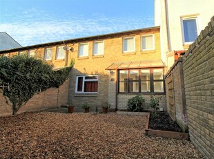 2 bedroom terraced house for rent in Russell Court, Cambridge, CB2