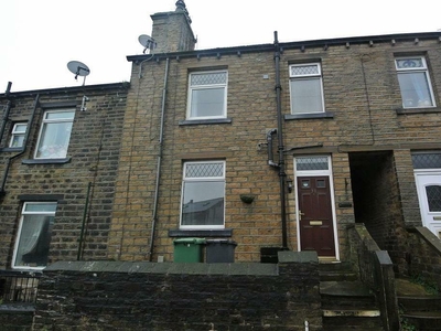 2 bedroom terraced house for rent in Wellington Street, Lindley, Huddersfield, HD3