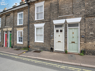 2 bedroom terraced house for sale in Cannon Street, Bury St. Edmunds, IP33