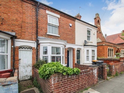 2 bedroom terraced house for sale in Howard Avenue, Bedford MK40