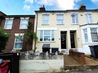2 bedroom terraced house for sale in Salisbury Road, Luton, LU1