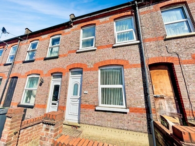 2 bedroom terraced house for sale in St. Peters Road, Luton, Bedfordshire, LU1 1PG, LU1