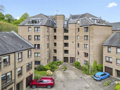 3 bed ground floor flat for sale in Dean