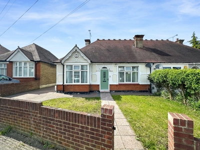3 bedroom bungalow for rent in Barnsole Road, Gillingham, Medway, ME7