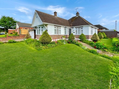 3 bedroom bungalow for sale in Lime Avenue, Luton, Bedfordshire, LU4 0EF, LU4
