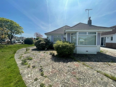 3 bedroom detached bungalow for rent in Thakeham Drive, Goring-By-Sea, Worthing, BN12