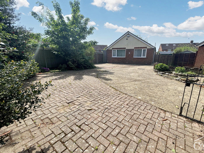 3 bedroom detached bungalow for sale in Millhams Close, Bournemouth, Dorset, BH10