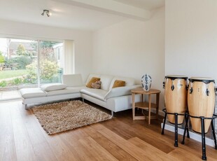3 bedroom detached house for rent in Collingwood Crescent, Guildford, Surrey, GU1