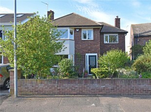 3 bedroom detached house for rent in Redfern Close, Cambridge, CB4