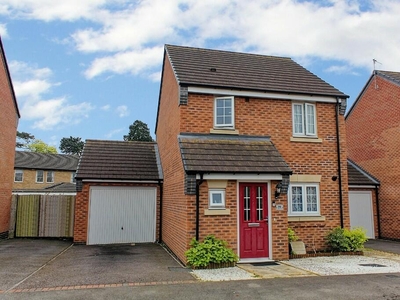 3 bedroom detached house for sale in Heatherley Grove, Wigston, LE18