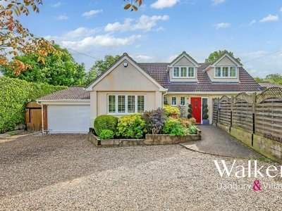 3 bedroom detached house for sale in Horse & Groom Lane, Galleywood Common, CM2