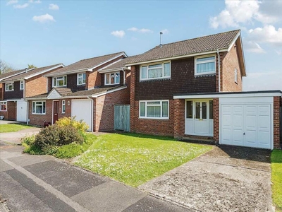 3 bedroom detached house for sale in Tollgate Close, Oakley, RG23