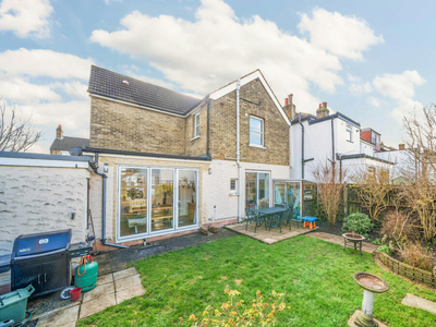 3 bedroom detached house for sale in Victoria Road, Bromley, BR2