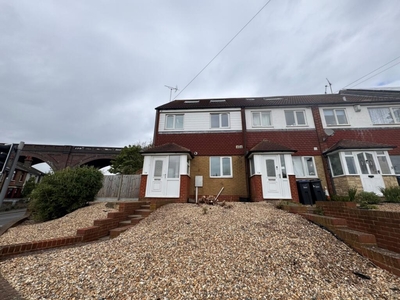 3 bedroom end of terrace house for rent in College Road Thanet, CT11