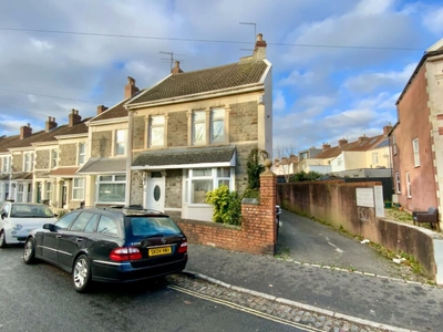 3 bedroom end of terrace house for sale in Avonvale Road, Bristol, BS5