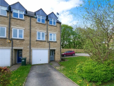 3 bedroom end of terrace house for sale in Upper Fawth Close, Queensbury, Bradford, West Yorkshire, BD13