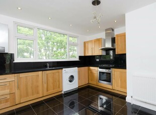 3 bedroom flat for rent in All Souls Avenue, Kensal Green, London, NW10