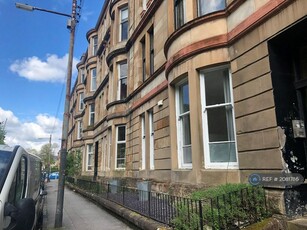 3 bedroom flat for rent in Barrington Drive, Glasgow, G4