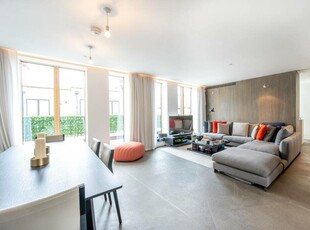 3 bedroom flat for rent in Bolsover Street, Marylebone, London, W1W