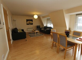 3 bedroom flat for rent in City Central, Wellington Street, LS1