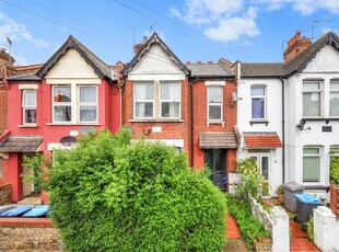 3 bedroom flat for rent in Deacon Road, London, NW2