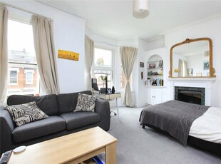 3 bedroom flat for rent in Jedburgh Street, Battersea, London, SW11